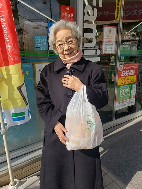 お茶菓子を買いに行きました！