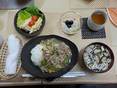 だんち特製「八宝菜丼」です！