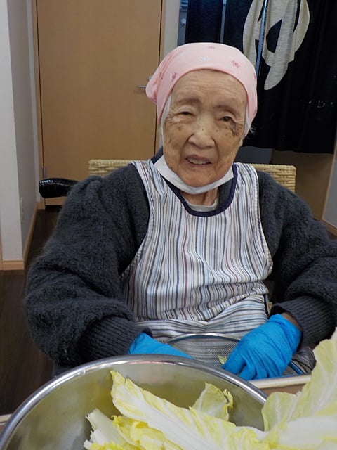 笑顔で昼食作ってます！