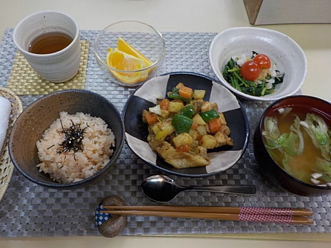 だんち特製、鶏肉と新じゃがのカレー粉炒めです！