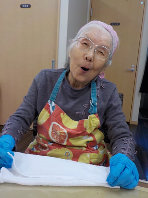 笑顔で昼食作ってます！