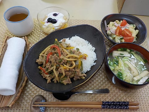 だんち特製、青椒肉絲丼です！