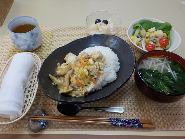 だんち特製、ふわトロ親子丼です！