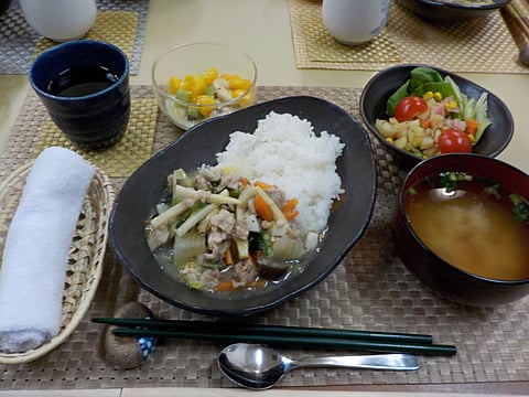 だんち特製、海鮮八宝菜丼です！