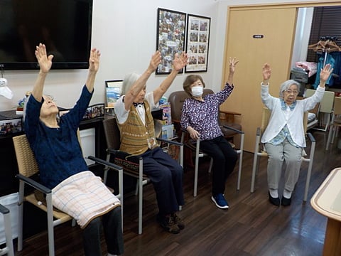 元気に体操中です！