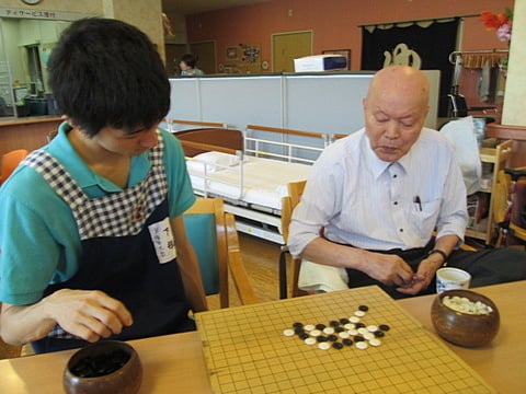 実習生と五目並べで勝負！